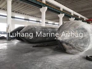 Verft lanserer fartøy og luftvesker