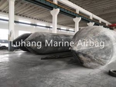 Verft lanserer fartøy og luftvesker